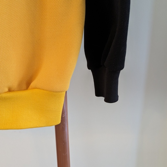 Vintage Hummel Sweater (Large) - Early 2000's - Picture 12 of 12